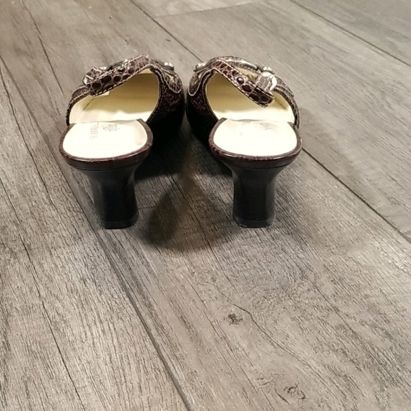 AK Anne Klein iflex Kitten Heel Shoes - Picture 3 of 7